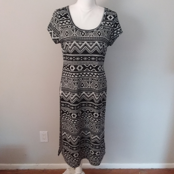 Aeropostale Black/White Dress/Beach Cover-up Aztec Design - Picture 1 of 11